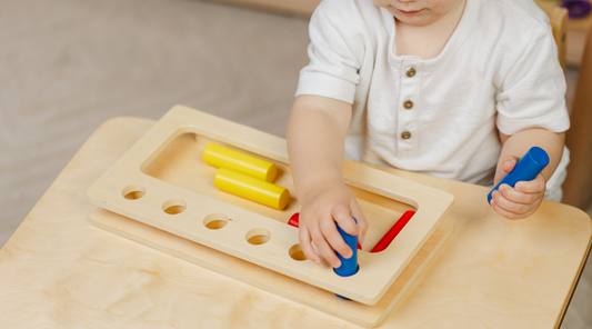 Jucării Montessori pentru copii de 1-2 ani – Ce să alegi pentru dezvoltarea armonioasă