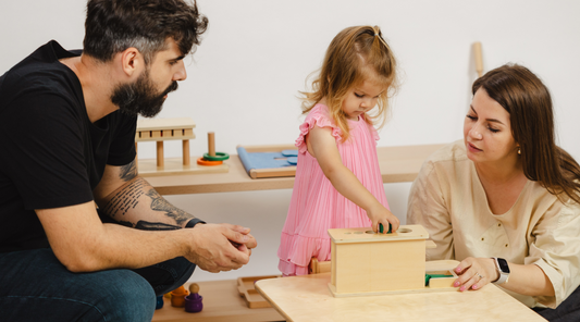 De ce merită să închiriezi jucării Montessori autentice prin programul Monti Mind?