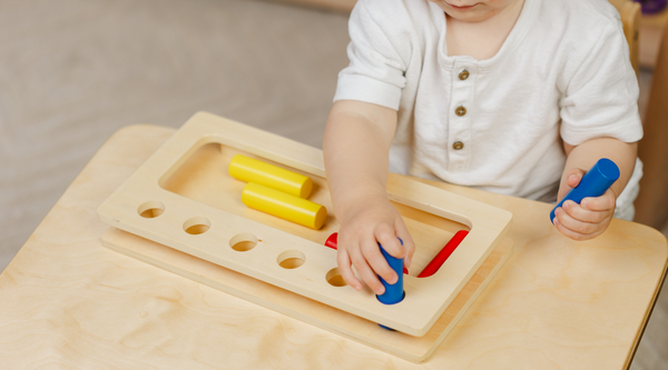 Beneficiile educației Montessori comparativ cu educația tradițională
